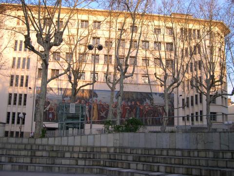  Fresque sur la façade de l'immeuble de la bourse du Travail